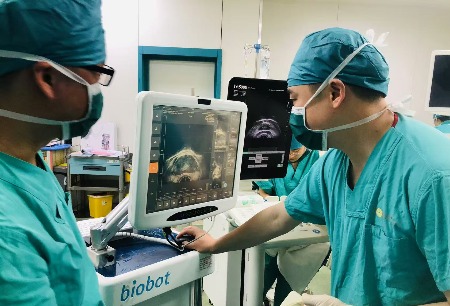 談癌不色變,早篩早診是關鍵!Mona Lisa助牛少曦教授完成手術演示,推動前列腺癌診療規范化發展